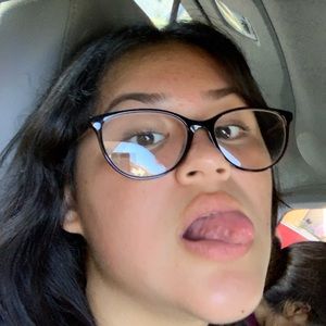 Meet your Posher, Abigail